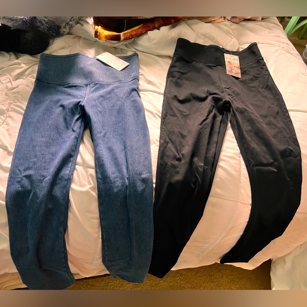 NEW WITH TAGS Halara leggings jeans, blue and black